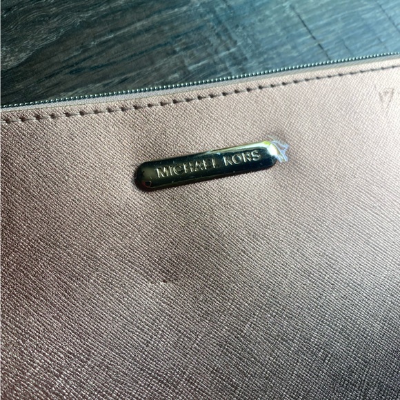 Michael Kors ombré clutch with metal tassel NWT - Picture 3 of 9